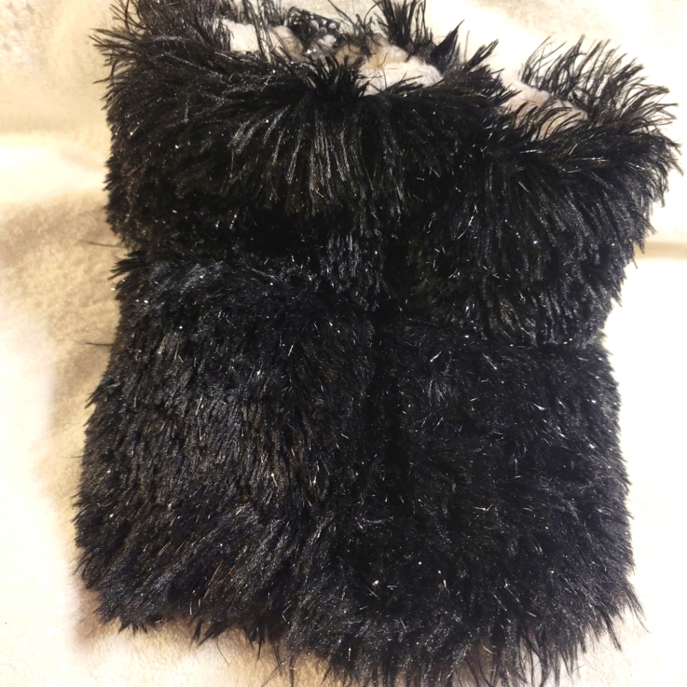 NWT JUSTICE COZY BOOTIE WITH GRIPPERS M/L BLACK